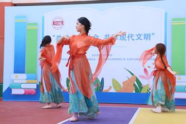 1726884007630521.jpg best365中国官方网站大学生艺术团歌舞表演.jpg